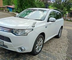 MITSUBISHI OUTLANDER PHEV(2014)