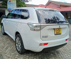 MITSUBISHI OUTLANDER PHEV(2014)